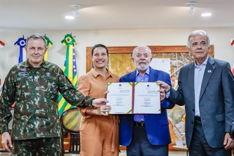O governo de Pernambuco e Exército Brasileiro assinam o termo de compromisso para a construção da Escola  durante Solenidade, que ocorreu na sede do Comando Militar do Nordeste (CMNE).